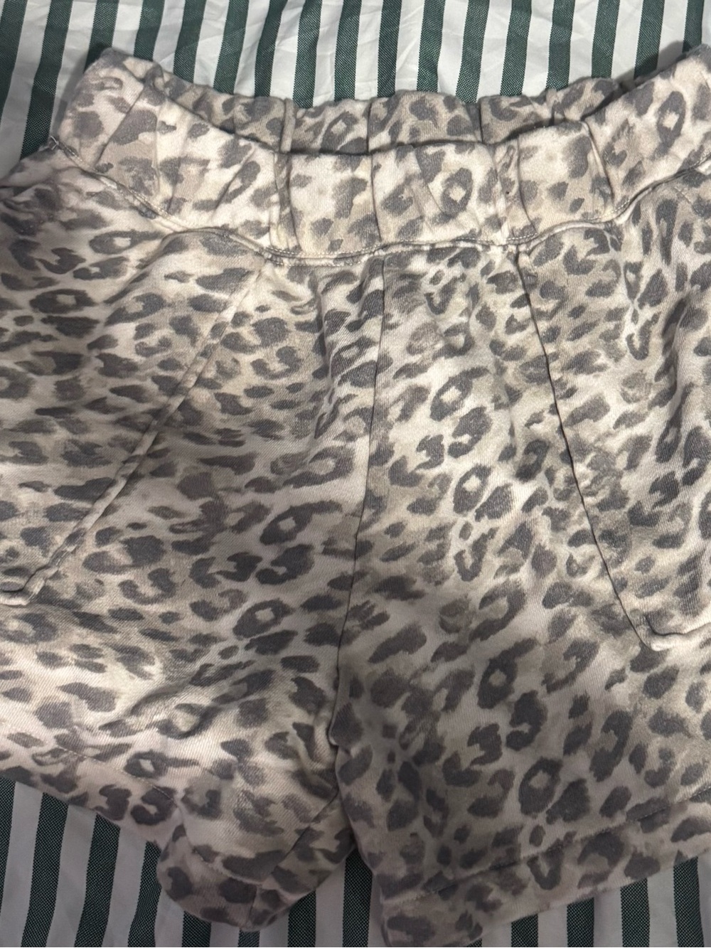 Aerie AE Taupe and Gray Leopard Cozy Lounge Shorts Sweat with pockets Large